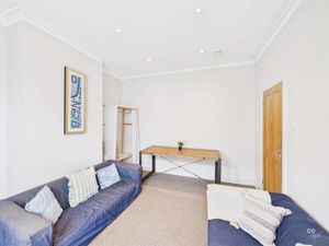 LIVING ROOM- click for photo gallery